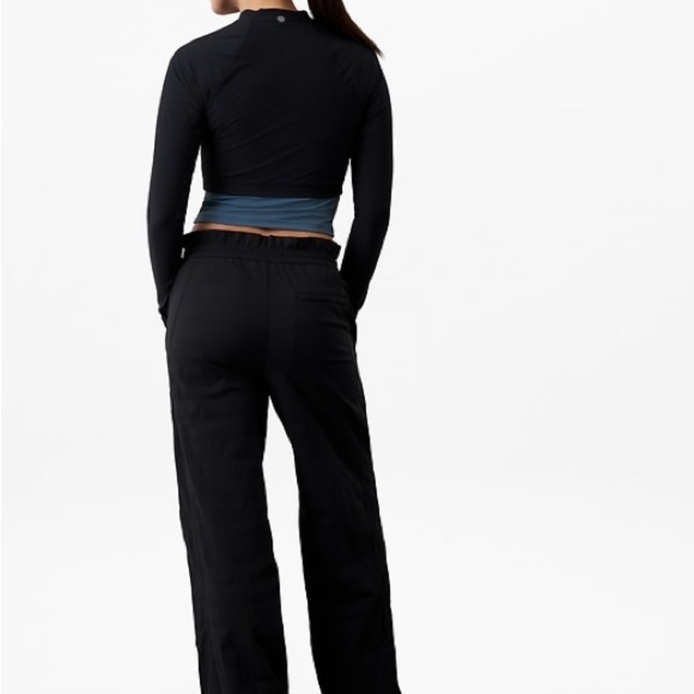 Athleta 
Trekkie High Rise Parachute Pant - Picture 3 of 8